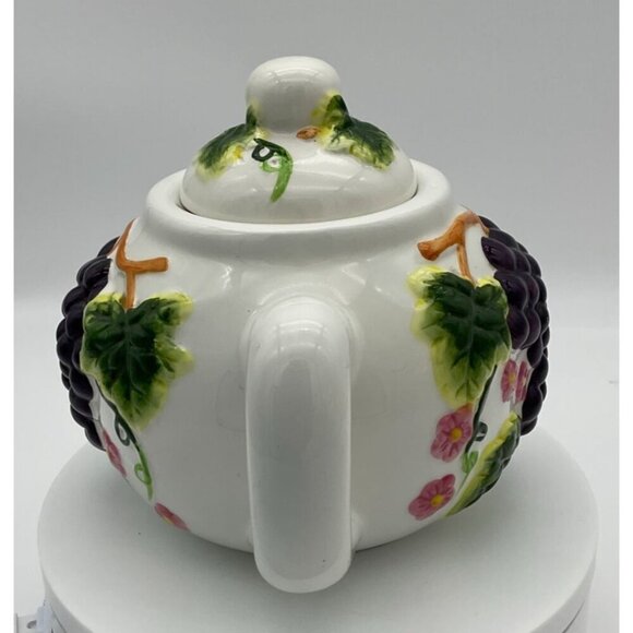 Casa Vero by ACK White Ceramic Grapevine Vintage 6 in Teapot Locking Lid - Picture 5 of 9